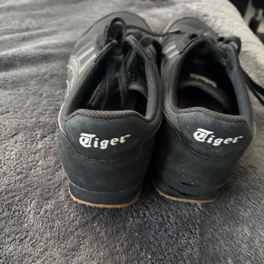 Black Onitsuka Tiger